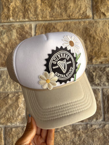 GUINESS FLORAL TRUCKER